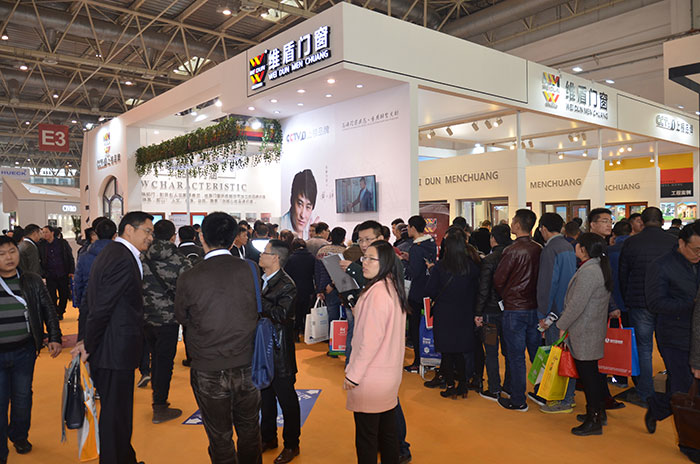 展會(huì)現(xiàn)場(chǎng)，維盾斷橋鋁門窗大受歡迎